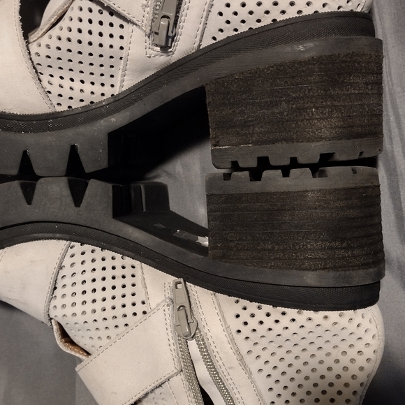 Jeffrey Campbell light grey crazy horse perforated Moto Boots RARE - Picture 3 of 8